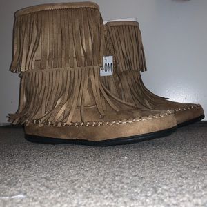 Fringe boots